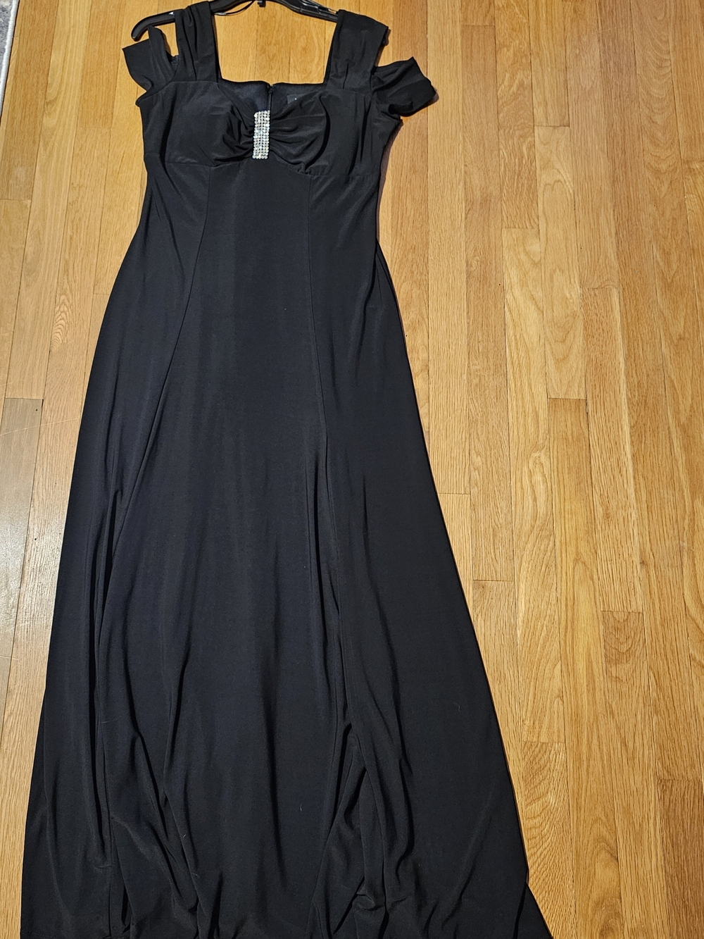 Elegant Black Evening Gown with Rhinestone Accent